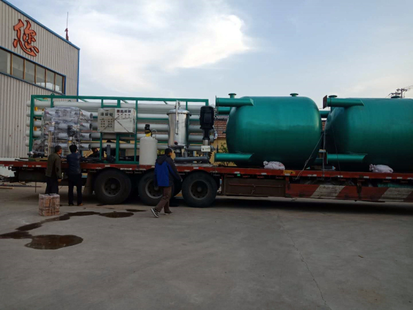 二手50噸單級(jí)反滲透設(shè)備裝車