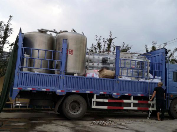 二手10噸雙級反滲透設備裝車