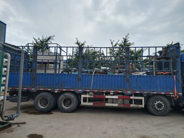 二手水處理設備配件裝車